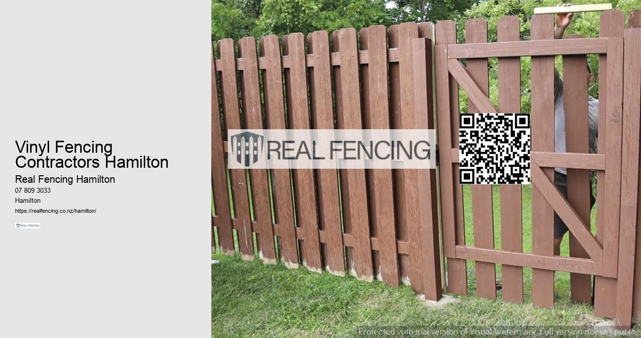 Vinyl Fencing Contractors Hamilton
